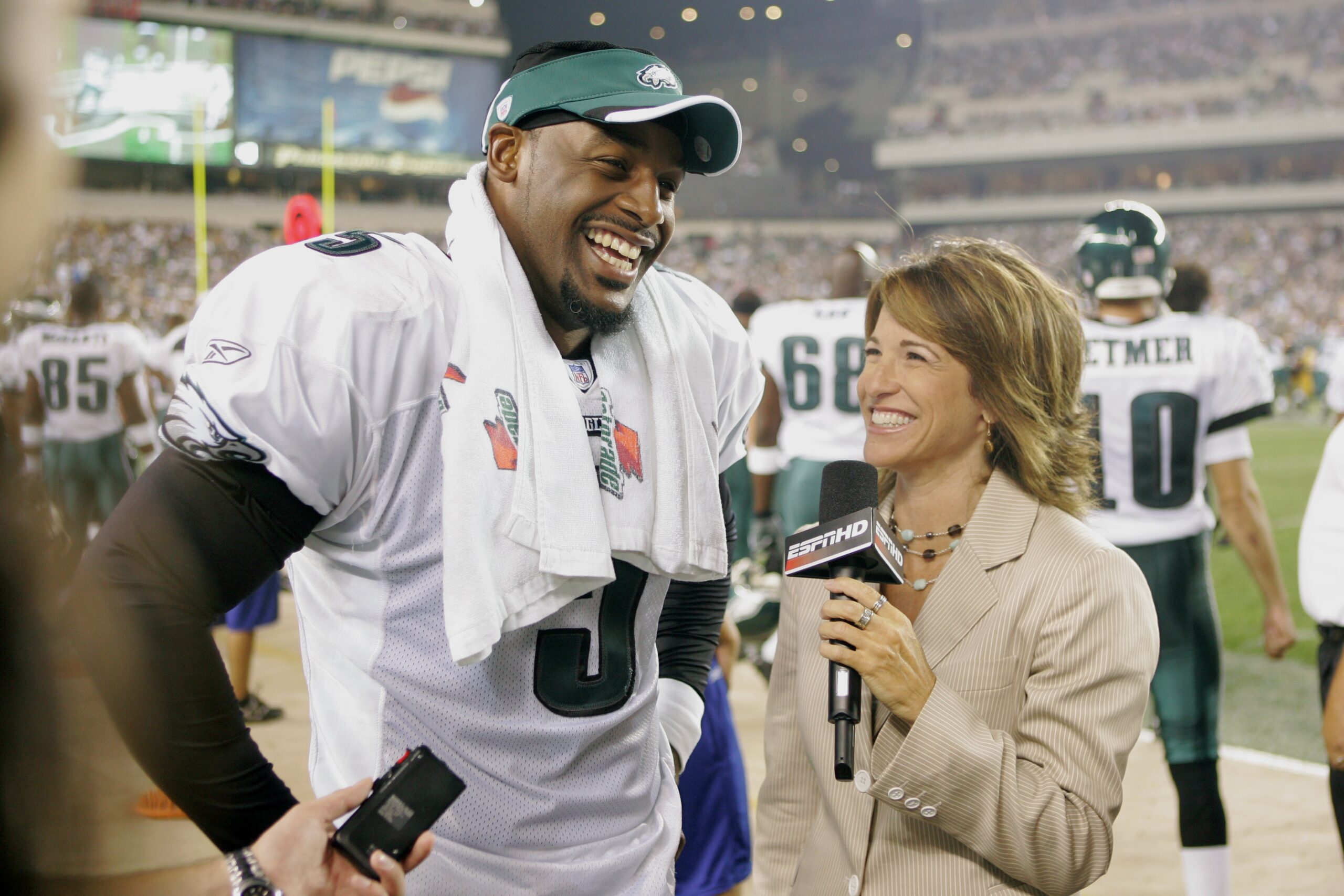 2006: Monday Night Football - Suzy Kolber interviews Donovan McNabb. (Rich Arden/ESPN Images)